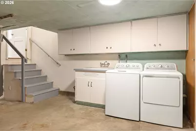 1090 E 28th Ave, Eugene, OR 97405 - Photo 26