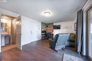 690 71st St, Springfield, OR 97478 - Photo 10