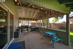 690 71st St, Springfield, OR 97478 - Photo 24