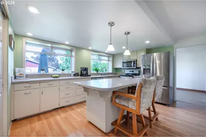 690 71st St, Springfield, OR 97478 - Photo 2