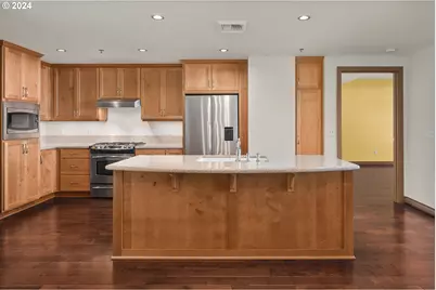 2454 NW Westover Rd #104, Portland, OR 97210 - Photo 14