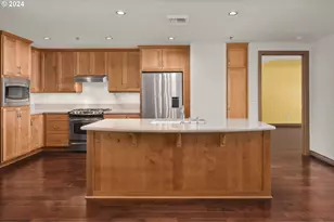 2454 NW Westover Rd, Portland, OR 97210 - Photo 14