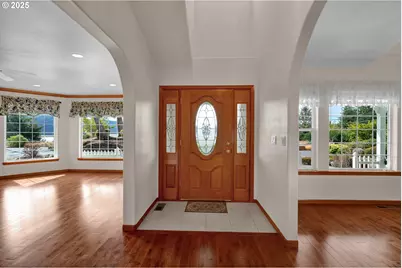 2155 9th St, Florence, OR 97439 - Photo 8