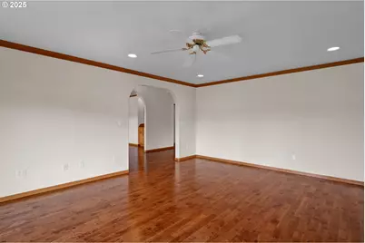 2155 9th St, Florence, OR 97439 - Photo 10