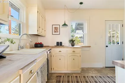 5936 N Burrage Ave, Portland, OR 97217 - Photo 12