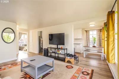 729 J St, Springfield, OR 97477 - Photo 8