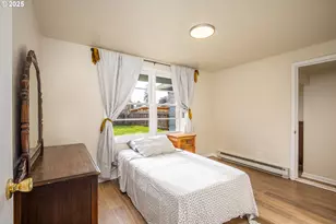 729 J St, Springfield, OR 97477 - Photo 14