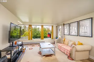 729 J St, Springfield, OR 97477 - Photo 4