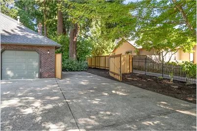 2832 NE Lorie Dr, Hillsboro, OR 97124 - Photo 42