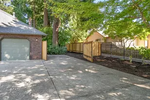 2832 NE Lorie Dr, Hillsboro, OR 97124 - Photo 42