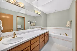 2832 NE Lorie Dr, Hillsboro, OR 97124 - Photo 20