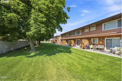 115 NE A St, Madras, OR 97741 - Photo 4