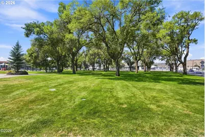 115 NE A St, Madras, OR 97741 - Photo 12