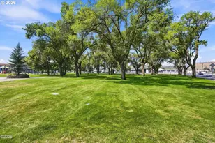 115 NE A St, Madras, OR 97741 - Photo 12