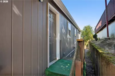 772 SW Livingston Pl, Troutdale, OR 97060 - Photo 28