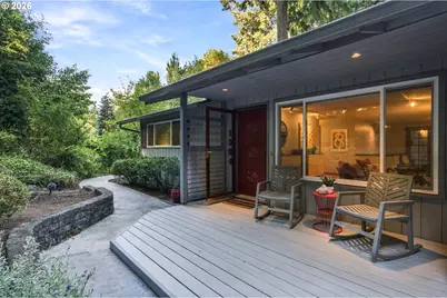 1324 SW Taylors Ferry Ct, Portland, OR 97219 - Photo 2