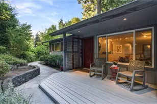 1324 SW Taylors Ferry Ct, Portland, OR 97219 - Photo 2