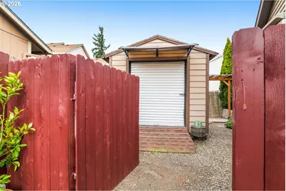 14141 SE Center St, Portland, OR 97236 - Photo 32