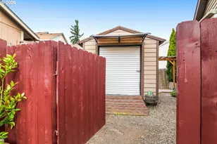 14141 SE Center St, Portland, OR 97236 - Photo 32