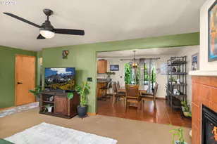 14141 SE Center St, Portland, OR 97236 - Photo 8