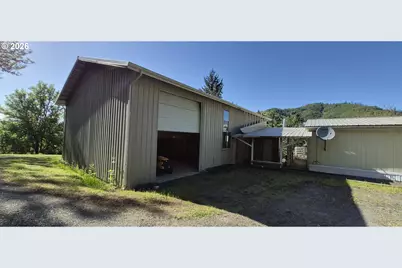 464 Homestead Dr, Myrtle Creek, OR 97457 - Photo 4