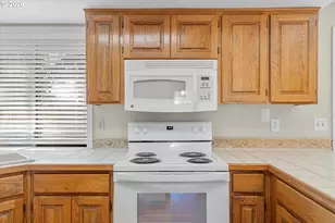 684 NE Terry Ct, Hillsboro, OR 97124 - Photo 14