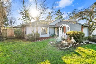 684 NE Terry Ct, Hillsboro, OR 97124 - Photo 2