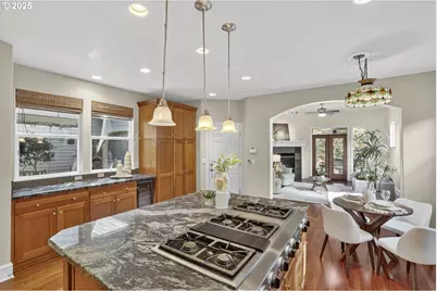 4473 NW Oxbridge Dr, Portland, OR 97229 - Photo 8