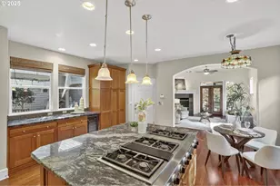 4473 NW Oxbridge Dr, Portland, OR 97229 - Photo 8