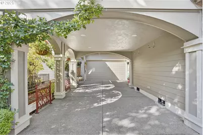 4473 NW Oxbridge Dr, Portland, OR 97229 - Photo 2