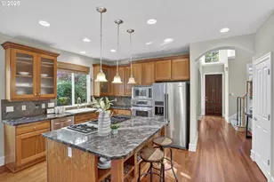 4473 NW Oxbridge Dr, Portland, OR 97229 - Photo 6