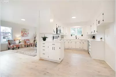 515 E Pine St, Centralia, WA 98531 - Photo 6