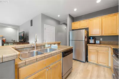 1079 SE Portlandia Ave, Hillsboro, OR 97123 - Photo 8