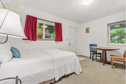 3160 Whitten Dr, Eugene, OR 97405 - Photo 38