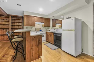 3160 Whitten Dr, Eugene, OR 97405 - Photo 32