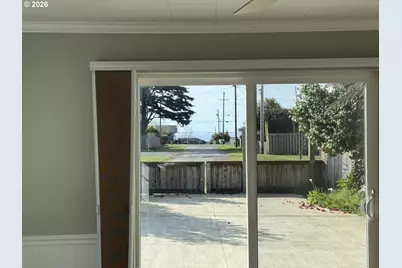 265 S Hazel St, Brookings, OR 97415 - Photo 32