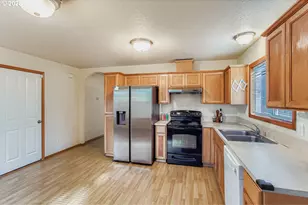 10538 SE Holgate Blvd, Portland, OR 97266 - Photo 4