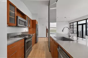 420 NW 11th Ave, Portland, OR 97209 - Photo 14