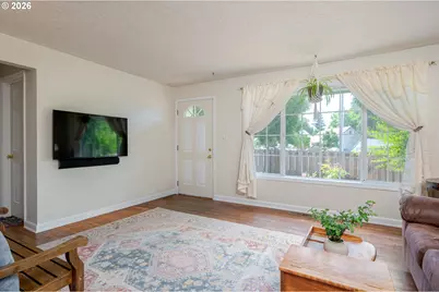 5044 NE Cully Blvd, Portland, OR 97218 - Photo 8