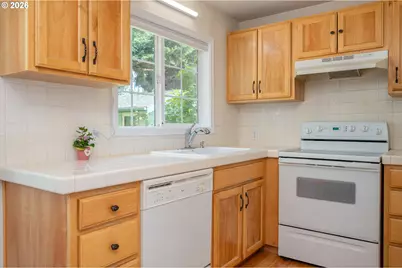 5044 NE Cully Blvd, Portland, OR 97218 - Photo 12