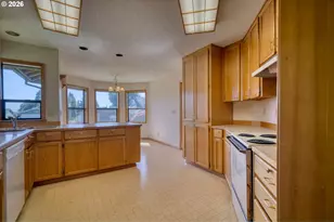 50541 Hillcrest Dr, Scappoose, OR 97056 - Photo 8