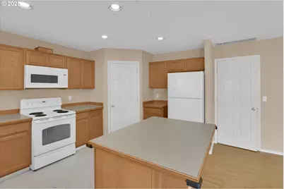 21525 SW Frammy Way, Beaverton, OR 97003 - Photo 8
