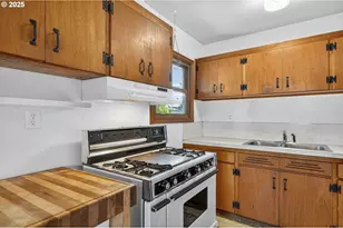 10130 SE Pardee St, Portland, OR 97266 - Photo 16