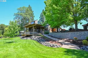 2546 Fisher Rd, Roseburg, OR 97471 - Photo 4