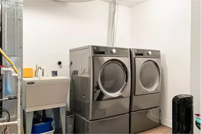 2125 SW Warwick Ave, Portland, OR 97225 - Photo 32