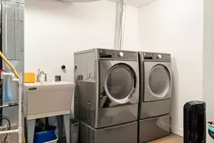 2125 SW Warwick Ave, Portland, OR 97225 - Photo 32