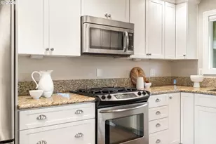 2125 SW Warwick Ave, Portland, OR 97225 - Photo 8