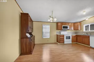 1120 W Fairview Dr, Springfield, OR 97477 - Photo 6