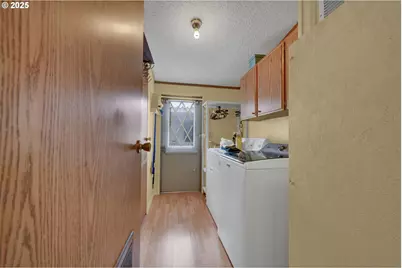 1120 W Fairview Dr #3, Springfield, OR 97477 - Photo 18