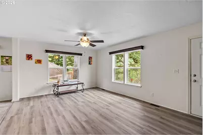 1424 NE Ridge Ave, Roseburg, OR 97470 - Photo 4